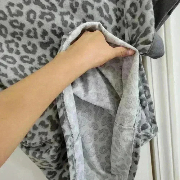 Beautiful LUCKY BRAND Blouse for Women Animal Printed SZ S/CH  Gray Color - Picture 8 of 10
